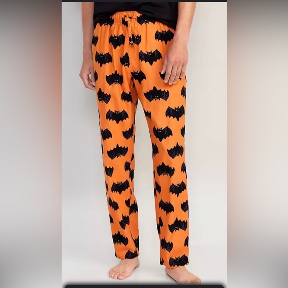 Old navy flannel pajama pants 🖤🦇